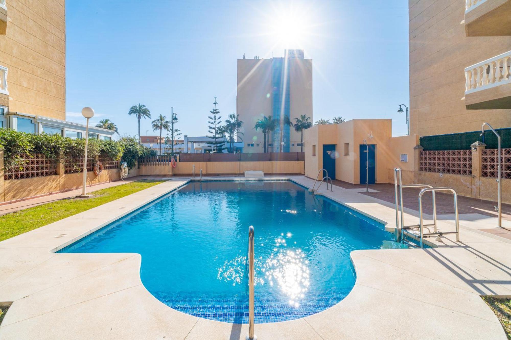 Casa Playa Guadalmar, Beautiful Apartment In Front Of The Sea, Wifi, Ac, Smart Tv, Private Parking Málaga Buitenkant foto