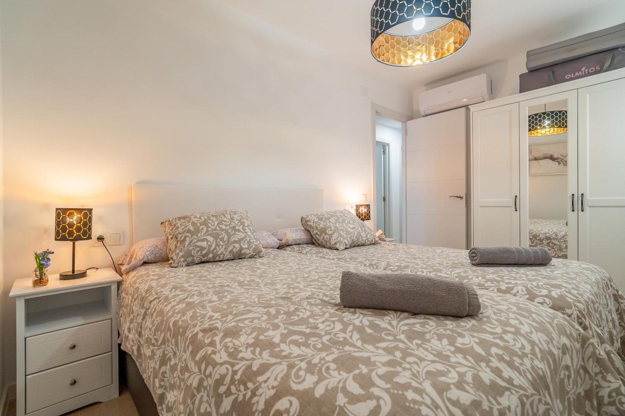 Casa Playa Guadalmar, Beautiful Apartment In Front Of The Sea, Wifi, Ac, Smart Tv, Private Parking Málaga Buitenkant foto