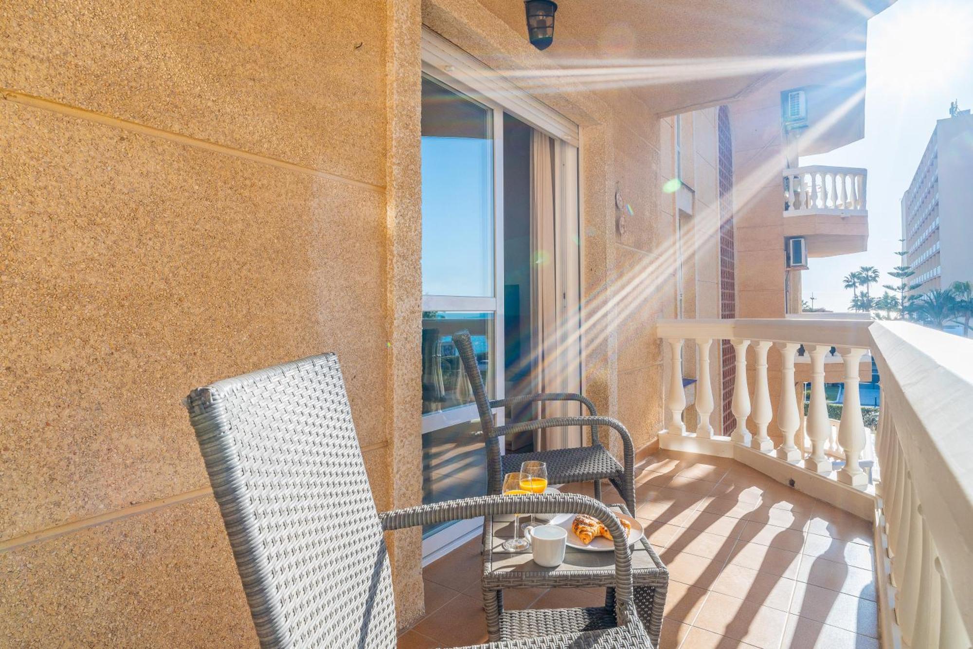 Casa Playa Guadalmar, Beautiful Apartment In Front Of The Sea, Wifi, Ac, Smart Tv, Private Parking Málaga Buitenkant foto