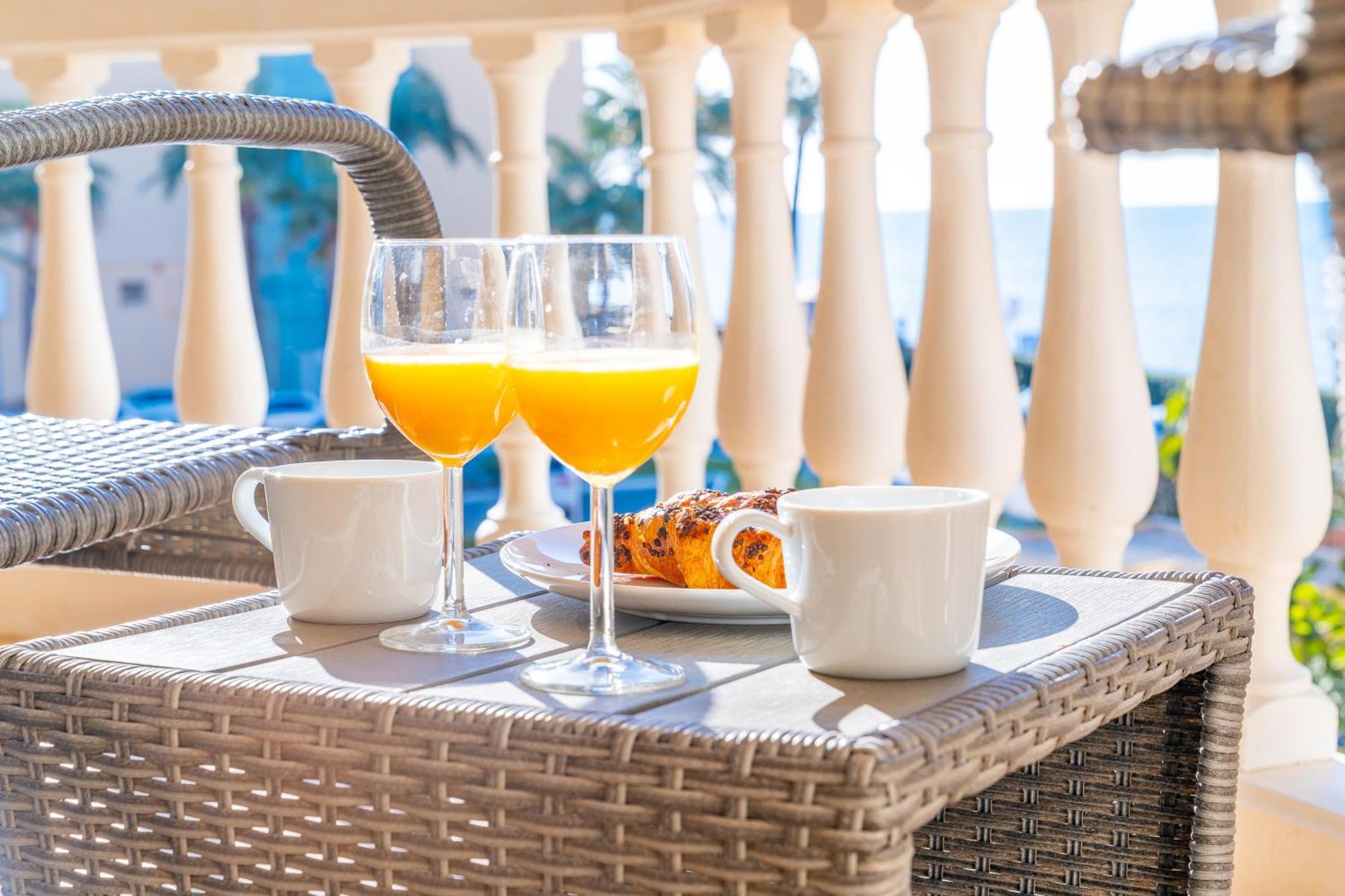 Casa Playa Guadalmar, Beautiful Apartment In Front Of The Sea, Wifi, Ac, Smart Tv, Private Parking Málaga Buitenkant foto