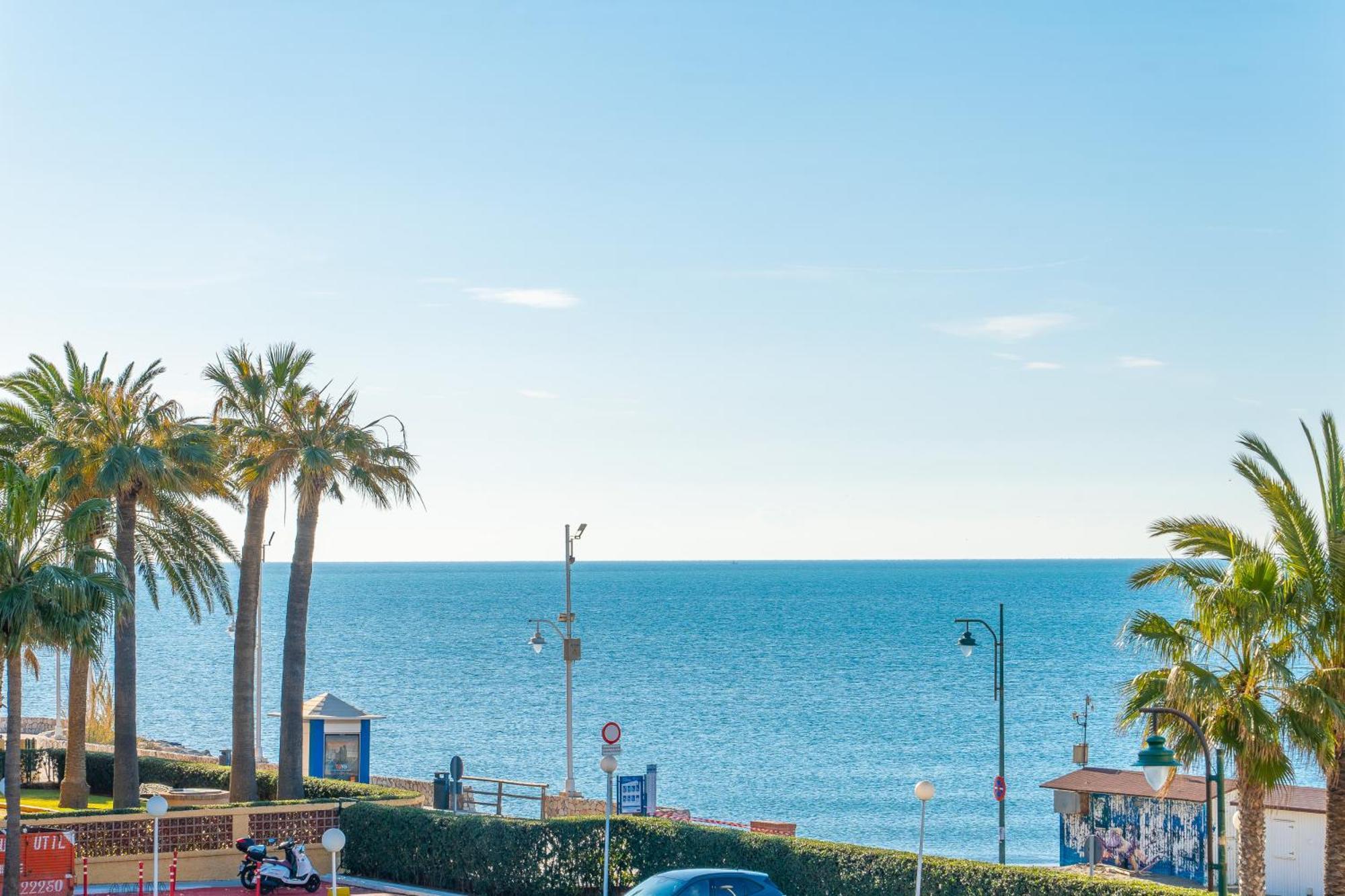 Casa Playa Guadalmar, Beautiful Apartment In Front Of The Sea, Wifi, Ac, Smart Tv, Private Parking Málaga Buitenkant foto