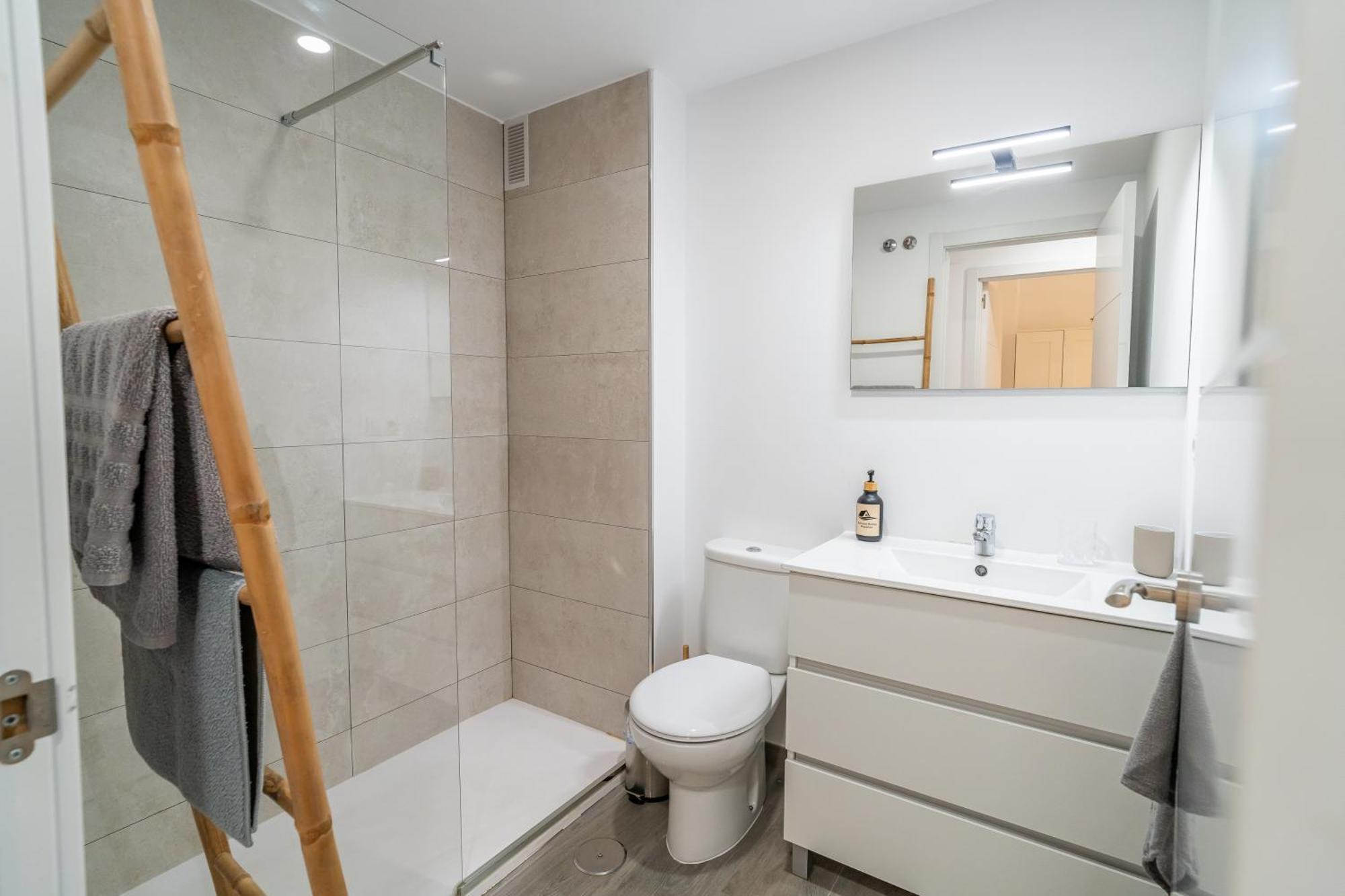 Casa Playa Guadalmar, Beautiful Apartment In Front Of The Sea, Wifi, Ac, Smart Tv, Private Parking Málaga Buitenkant foto
