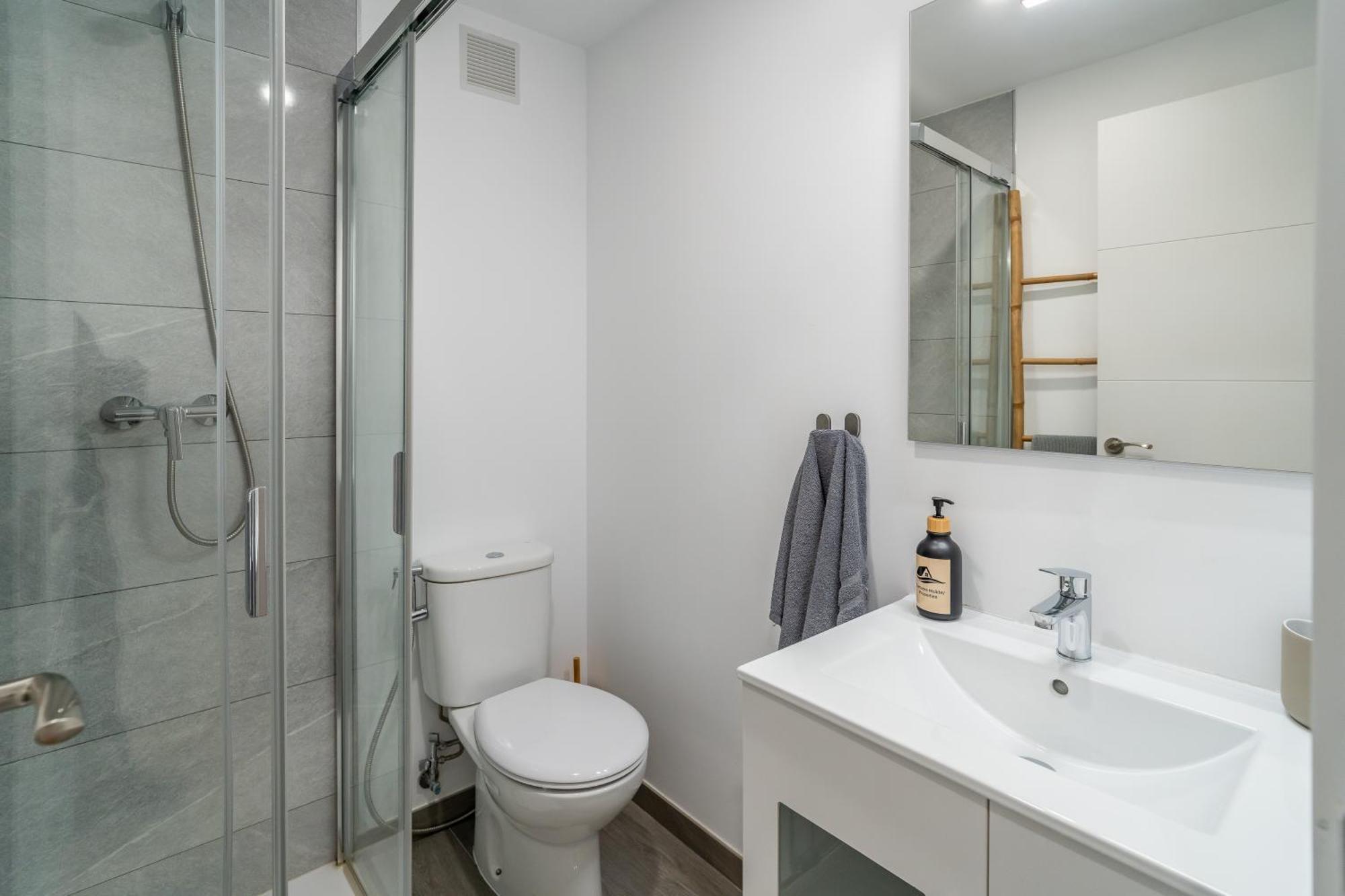 Casa Playa Guadalmar, Beautiful Apartment In Front Of The Sea, Wifi, Ac, Smart Tv, Private Parking Málaga Buitenkant foto