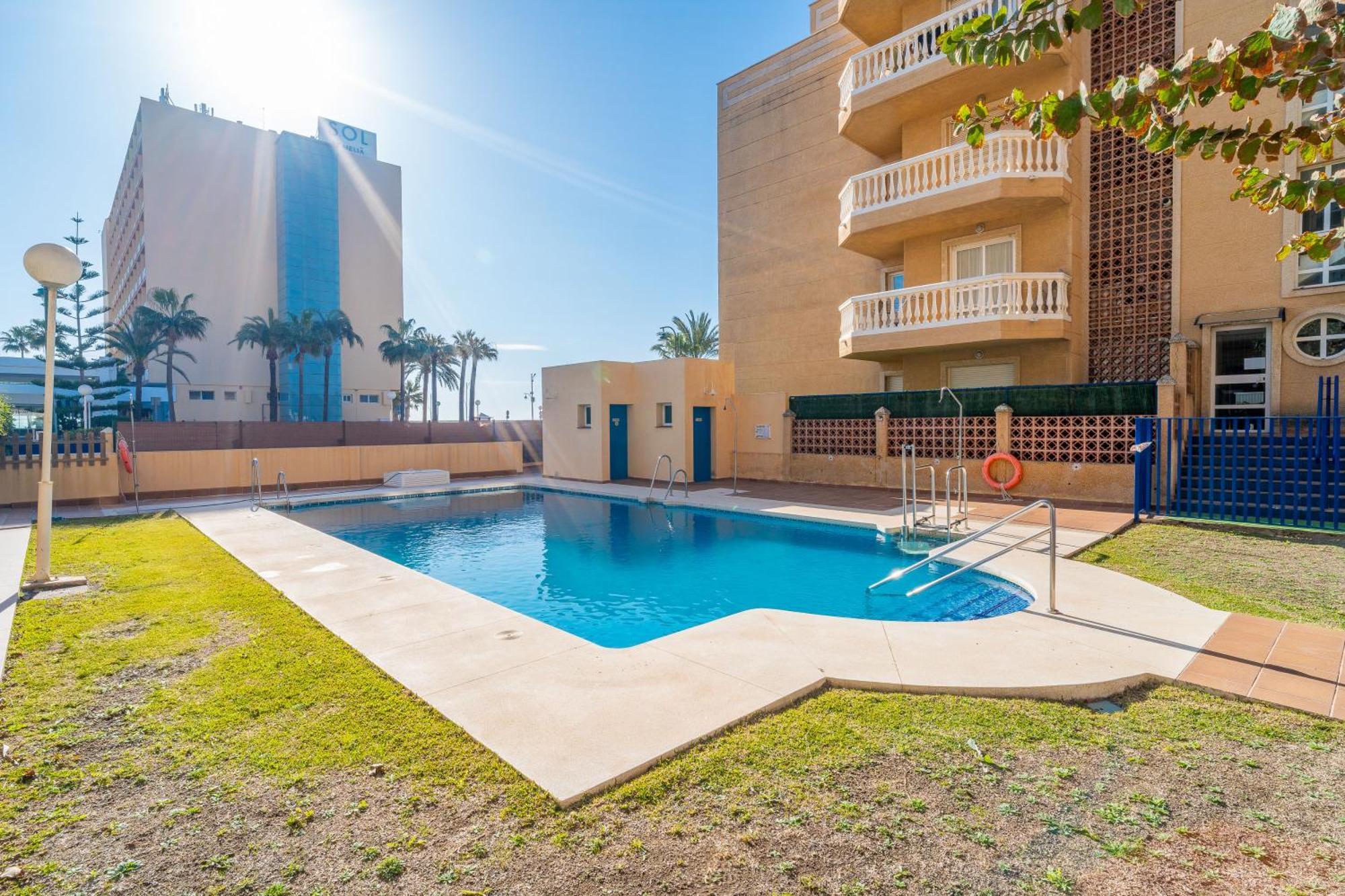 Casa Playa Guadalmar, Beautiful Apartment In Front Of The Sea, Wifi, Ac, Smart Tv, Private Parking Málaga Buitenkant foto