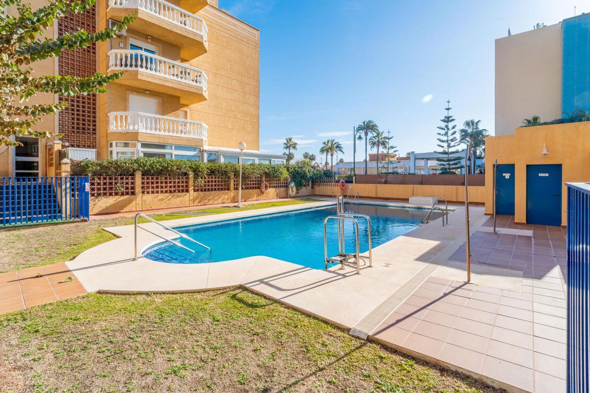 Casa Playa Guadalmar, Beautiful Apartment In Front Of The Sea, Wifi, Ac, Smart Tv, Private Parking Málaga Buitenkant foto
